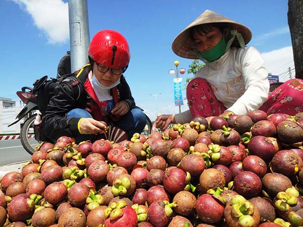 Trái cây cuối mùa, hút hàng tăng giá nóng