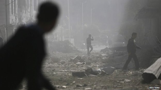 Ngoại &ocirc; Damacus tr&uacute;ng bom từ kh&ocirc;ng qu&acirc;n Syria. Ảnh: Reuters