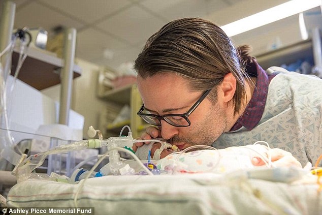 Chris said he was so thankful for the four unforgettable days he got to spend with his newborn son