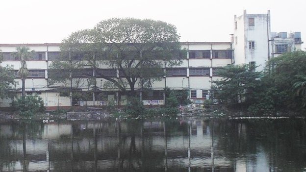 Trường cao đẳng y tế Nilratan Sarkar, nhóm bác sĩ đánh chết tên trộm điện thoại. Ảnh: BBC