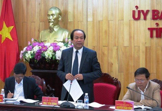 &Ocirc;ng Mai Tiến Dũng (đứng) được điều động giứ chức B&iacute; thư Tỉnh ủy H&agrave; Nam