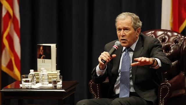 Cựu Tổng thống Mỹ George W. Bush phát biểu tại Trung tâm Thư viện Tổng thống George Bush ở bang Texas ngày 11-11-2014, để cập báo cáo tra tấn của CIA. Ảnh: Reuters