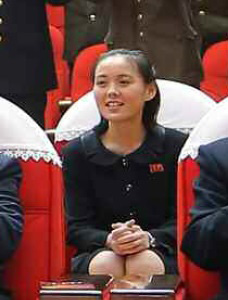 Người em g&aacute;i được cho l&agrave; em g&aacute;i &ocirc;ng Kim Jong-un, Kim Yo-jong. Ảnh: Korea Joongang Daily