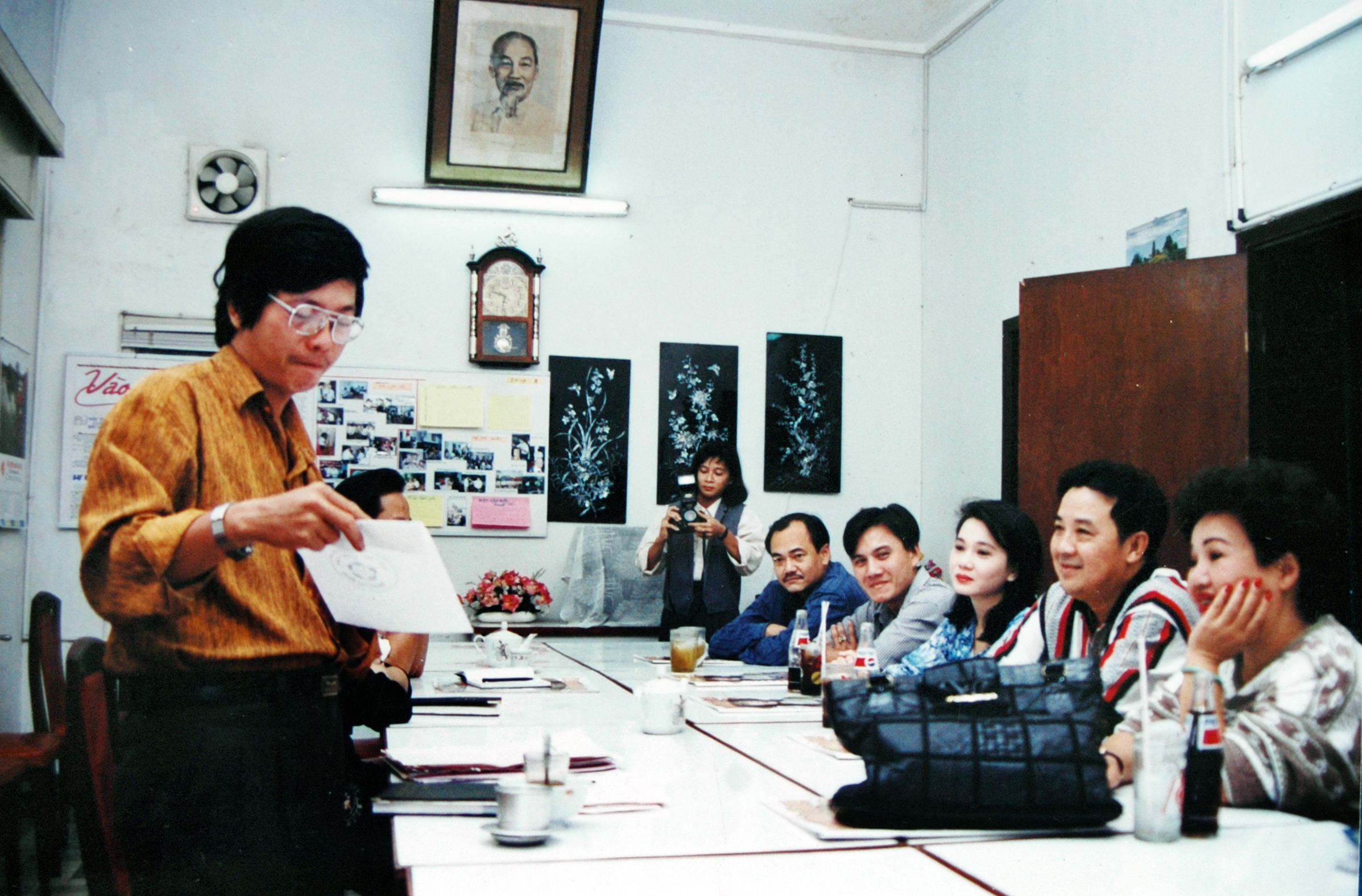 L&ecirc; C&ocirc;ng Tuấn Anh tham gia cuộc họp c&ugrave;ng ban tổ chức Mai V&agrave;ng