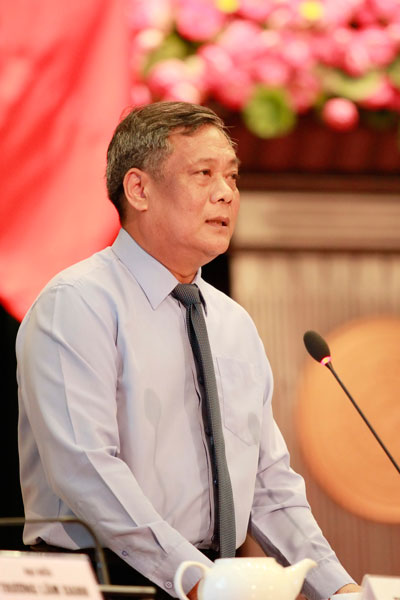 Gi&aacute;m đốc Sở GTVT Nguyễn Th&agrave;nh Chung n&oacute;i lời xin lỗi người d&acirc;n khi th&ocirc;ng tin chưa đ&uacute;ng về nước sạch v&agrave; chống ngập