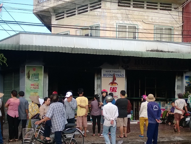 4 căn nhà liền kề của quầy thuốc tây bị cháy rụi