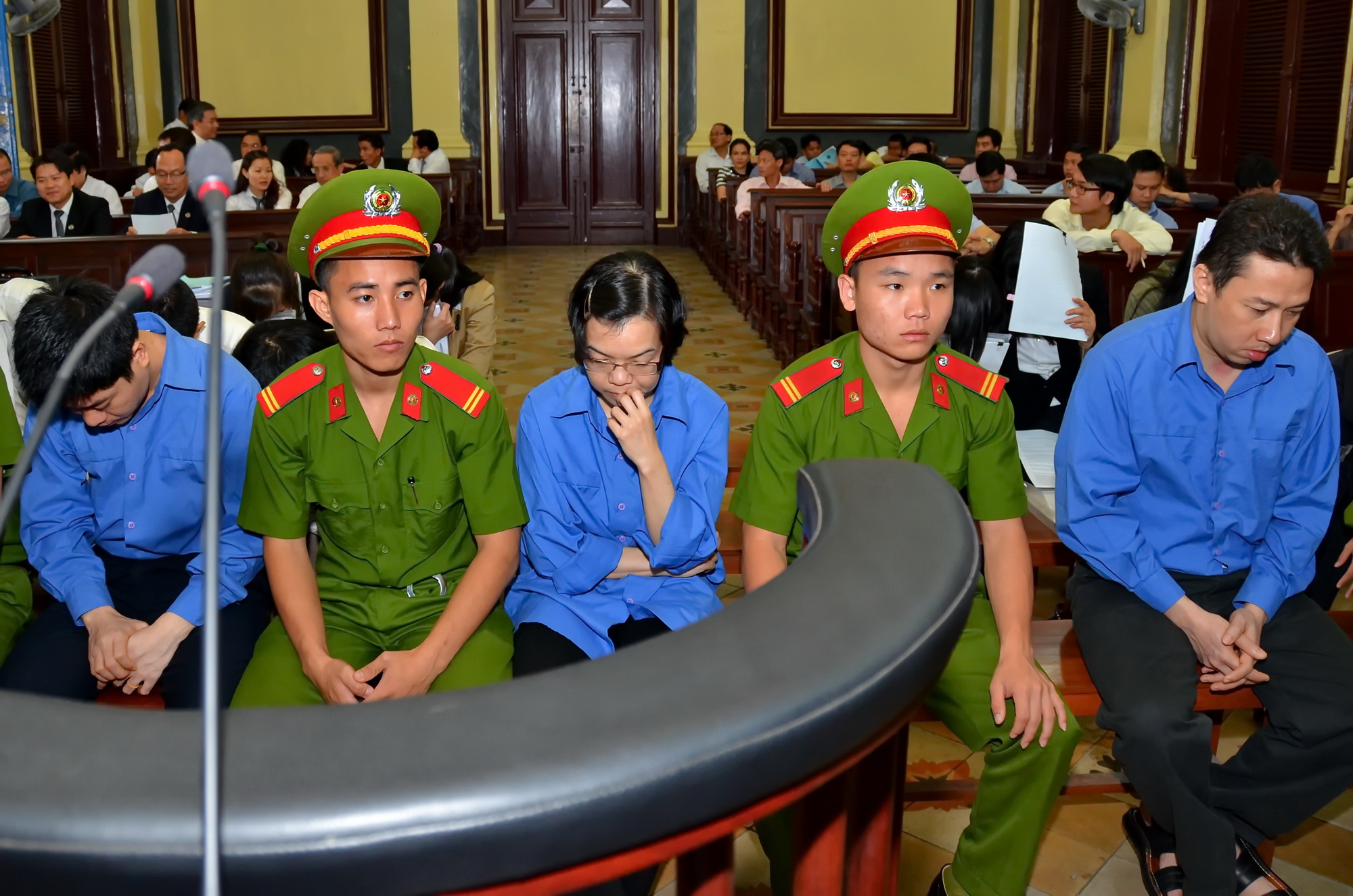 Huyền Như v&agrave; đồng phạm tại t&ograve;a