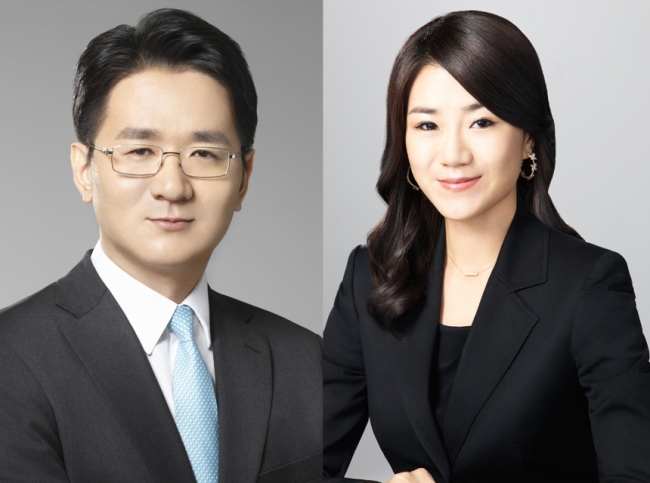 Cho Hyun-min (phải) và anh trai Cho Won-tae. Ảnh: Korea Herald