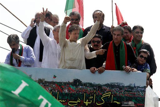 Pakistan: Biển người vượt 300 km đòi lật đổ thủ tướng