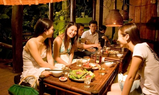 Những loại người bạn đ&atilde; gặp, sẽ gặp tr&ecirc;n b&agrave;n ăn