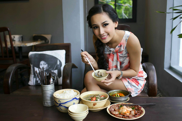 Kh&ocirc;ng tham gia nhiều hoạt động trong showbiz như những người đẹp kh&aacute;c, Mai Phương Th&uacute;y r&uacute;t lui khỏi showbiz v&agrave; tập trung v&agrave;o c&ocirc;ng việc kinh doanh.