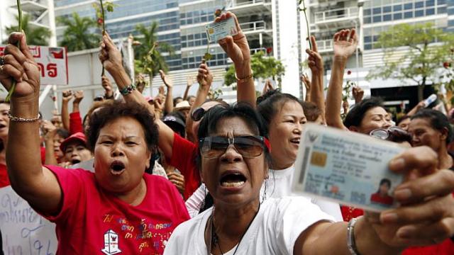 “Áo đỏ” Thái Lan xuống đường bảo vệ chính phủ