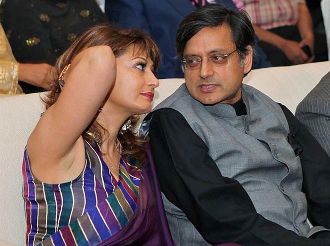 Vợ chồng Bộ trưởng Shashi Tharoor thời c&ograve;n mặn nồng. Ảnh: India Today