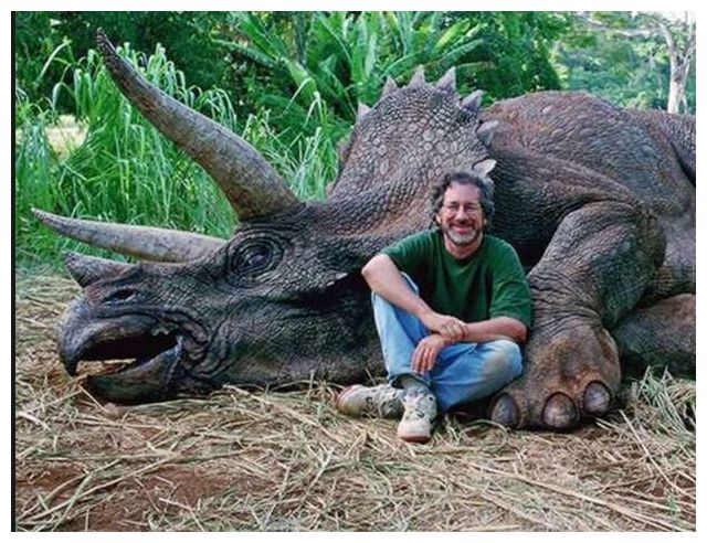 Steven Spielberg bị "ném đá" không thương tiếc vì... giết khủng long