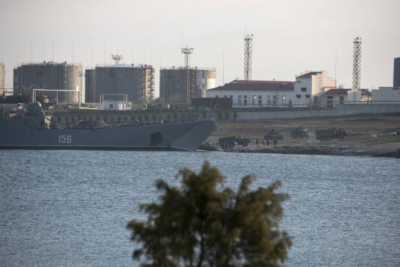 Nga đưa thêm quân và xe bọc thép vào Crimea