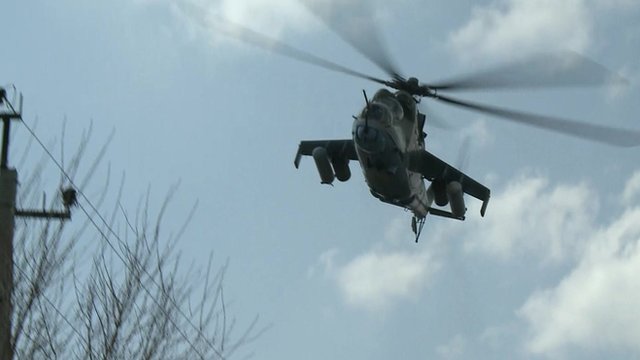 Ukraine: 3 người biểu tình thân Nga bị quân đội bắn chết