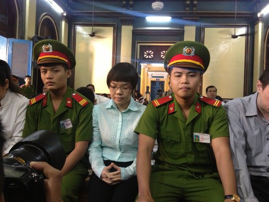 Siêu lừa Lê Huyền Như tại phiên tòa sơ thẩm Ảnh: NLĐO