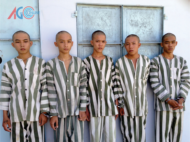 Bắt băng dọa cắt cổ, cướp của các đôi tình nhân