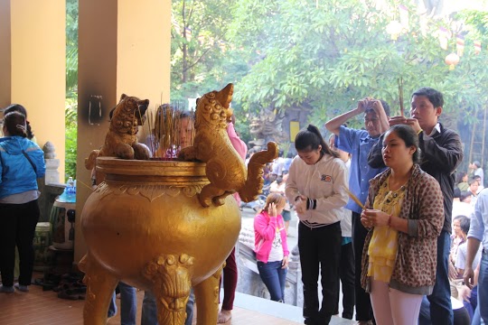 TP HCM: Người dân tấp nập đến chùa dịp Vu Lan