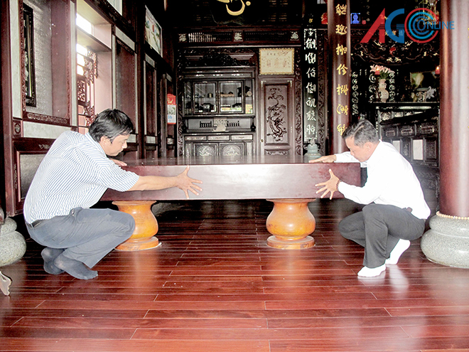 Chiêm ngưỡng bộ ván ngựa quý hiếm bằng gỗ gõ bông lau