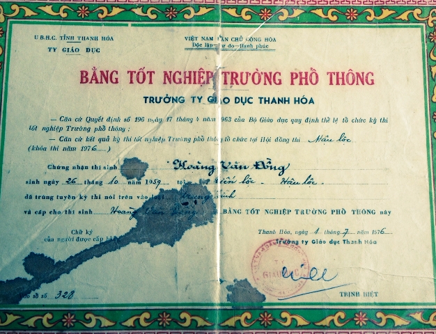 Đình chỉ Chủ tịch xã mượn bằng anh vợ để thăng quan