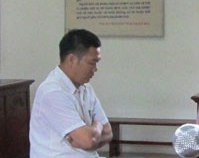 Đang thi hành án tù vẫn ký quyết định cho 17 người nghỉ việc