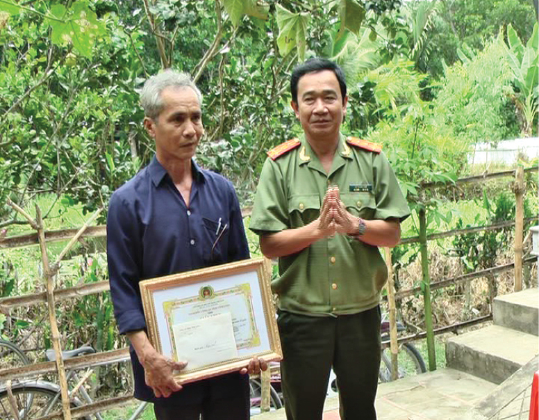 Truy bắt trộm chó, cả ấp được khen