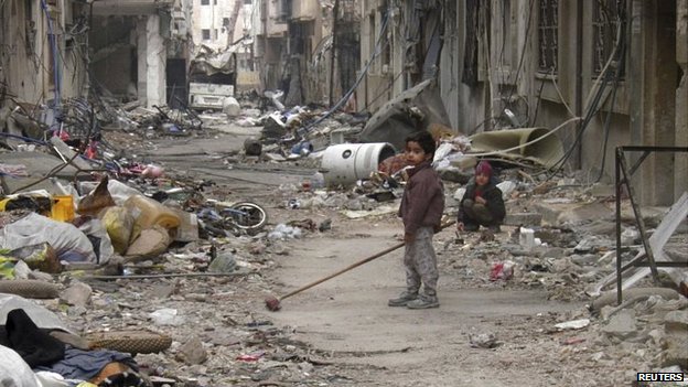 Cư dân thành phố cổ Homs ăn cả cỏ và thực vật để sống qua ngày. Ảnh: Reuters