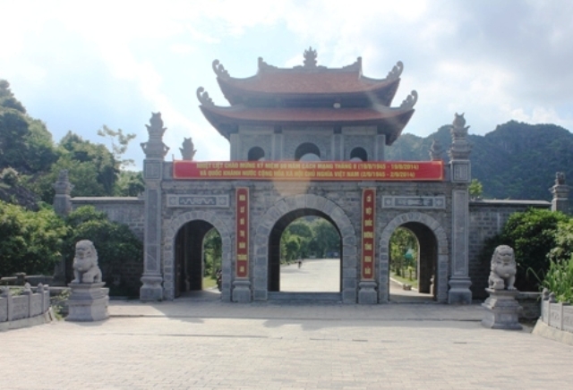 Yêu cầu di dời linh vật ngoại lai ra khỏi Cố đô Hoa Lư