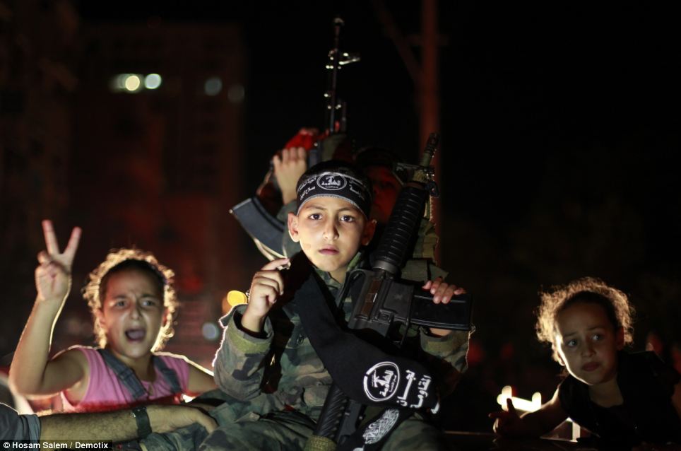 Ngừng bắn với Hamas, Thủ tướng Israel đối mặt từ chức