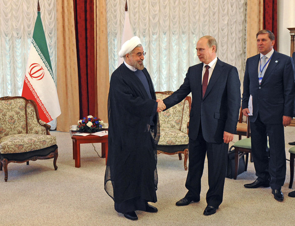 Mỹ dọa trừng phạt cả Nga và Iran