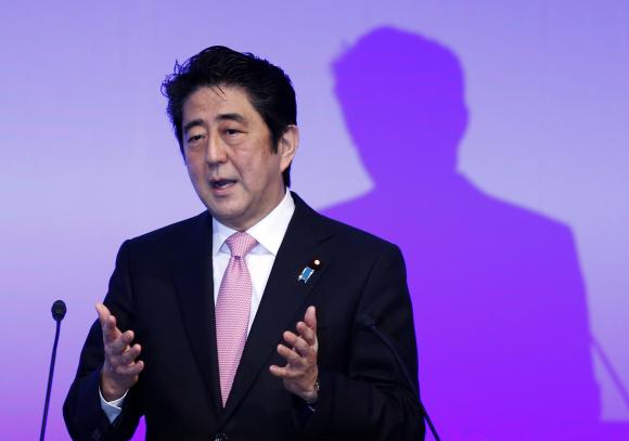 Thủ tướng Nhật Bản Shinzo Abe phát biểu tại hội nghị hàng năm của LPD hôm 19-1 ở Tokyo. Ảnh: Reuters