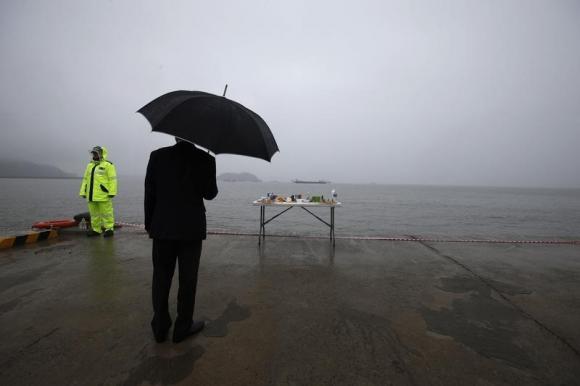Tài xế nộp mình, hy vọng hé lộ những ngày cuối của chủ tàu Sewol