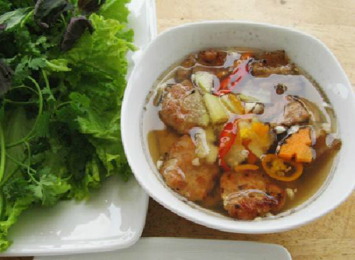 Giám đốc công ty quảng cáo đi bán bún chả