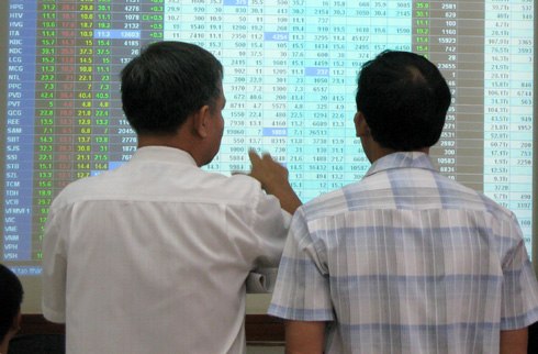 Tránh chơi chứng khoán tháng cô hồn