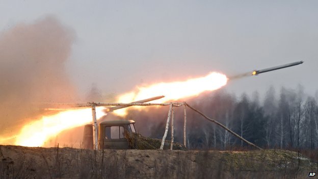 Đoàn xe tị nạn ở Đông Ukraine trúng tên lửa