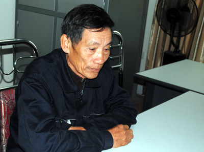 Đinh Hữu Huấn tại cơ quan công an.