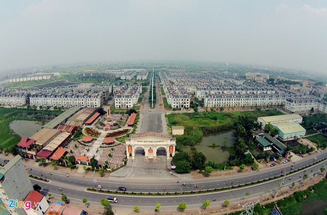 Nằm ở ph&iacute;a Bắc quốc lộ 32, c&aacute;ch trung t&acirc;m thủ đ&ocirc; khoảng hơn 10km về ph&iacute;a T&acirc;y, khu đ&ocirc; thị Lideco với h&agrave;ng trăm ng&ocirc;i biệt thự đang trong cảnh lạnh lẽo, hoang vắng.