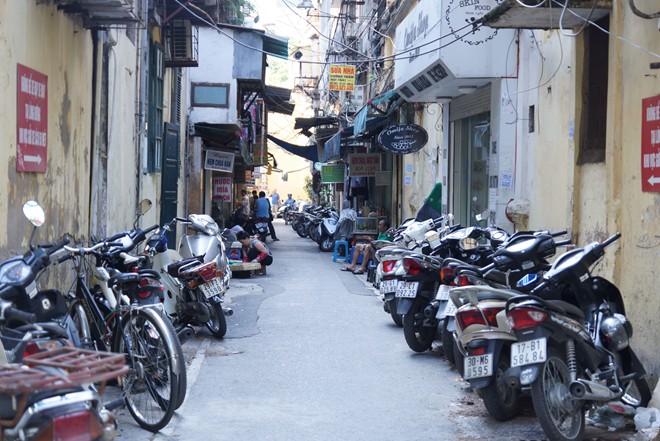 Một số quán ăn bình dân có tiếng tăm, đông khách nhưng phục vụ không tốt với khách gọi ít đồ. Ảnh: Ngọc Lan.