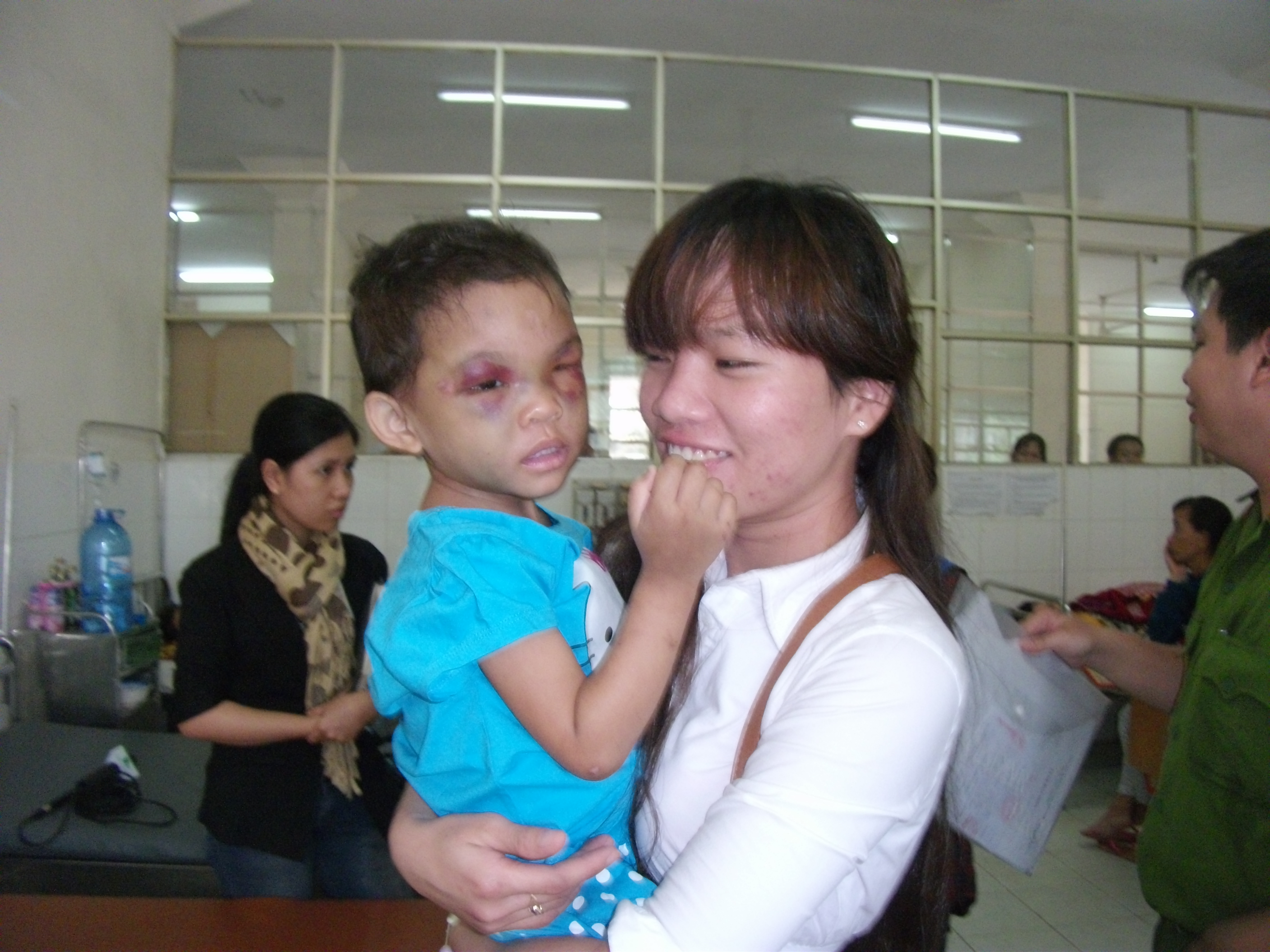 Những tấm lòng vàng thay tình mẫu tử dành cho bé Ngân!