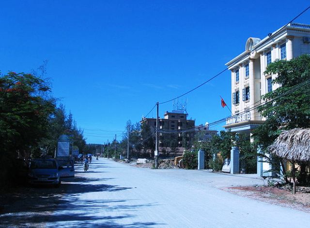 “Bà hỏa” thiêu rụi 3 nhà hàng, hàng trăm du khách hoảng loạn