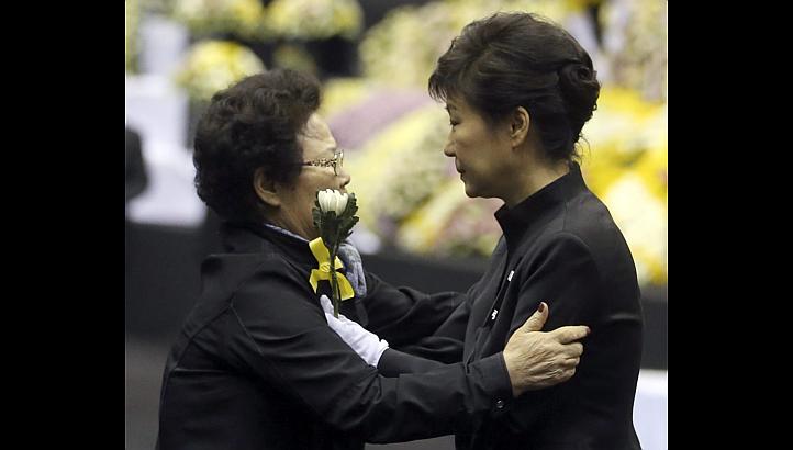 Vụ chìm tàu Sewol: Tổng thống Hàn Quốc bị chỉ trích dữ dội