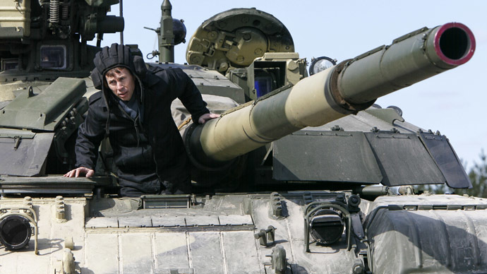 Quân đội Ukraine đang được đặt trong tình trạng báo động cao. Ảnh: Reuters