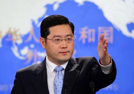 Ph&aacute;t ng&ocirc;n vi&ecirc;n Tần Cương: Malaysia n&ecirc;n đẩy mạnh c&ocirc;ng t&aacute;c t&igrave;m kiếm v&agrave; cứu hộ c&aacute;c nạn nh&acirc;n. Ảnh: CNS