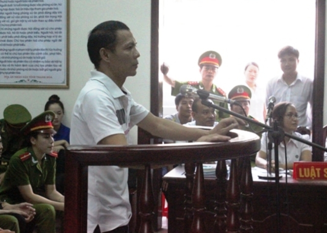 Khi t&ograve;a tuy&ecirc;n &aacute;n tử Nguyễn Ngọc Hưng đ&atilde; đập đầu v&agrave;o tường đ&ograve;i tự tử