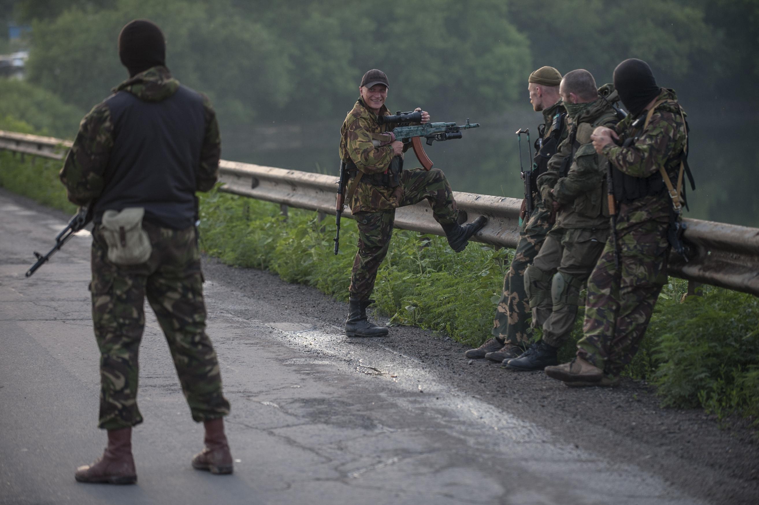 NATO tố Nga tăng quân gần biên giới Ukraine