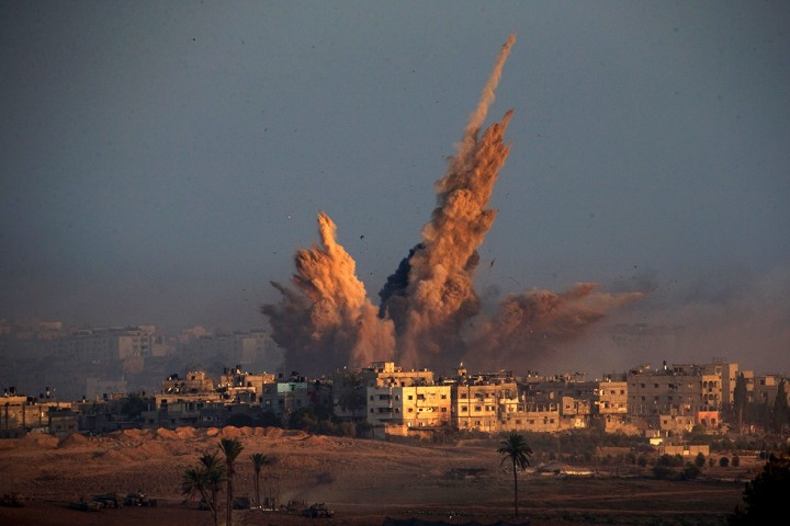 C&aacute;c cuộc kh&ocirc;ng k&iacute;ch của IDF v&agrave;o Dải Gaza vẫn tiếp diễn. Ảnh: Reuters