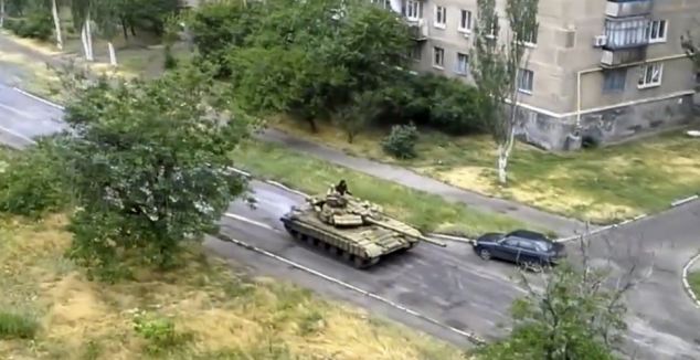 Ukraine tố xe tăng Nga xâm nhập vào phía Đông