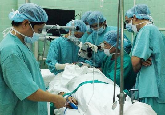 Lấy ra từ tai bệnh nhân 80 con dòi