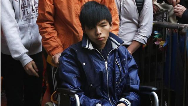 "Trước khuyến cáo mạnh mẽ của các bác sĩ, tôi đã ngừng thực" - Joshua Wong cho biết. Ảnh: Reuters